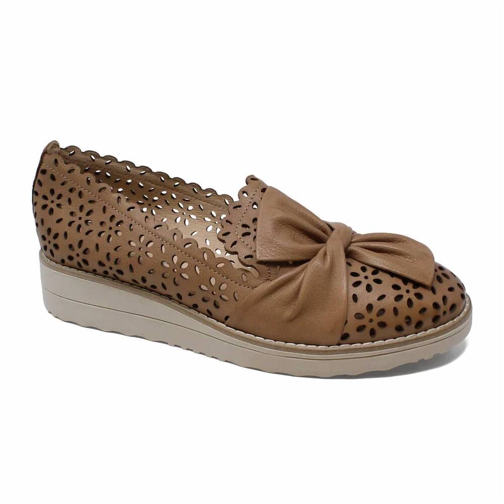 NEW DJANGO & JULIETTE women's omilla slip on in dark tan-vanilla sole leather